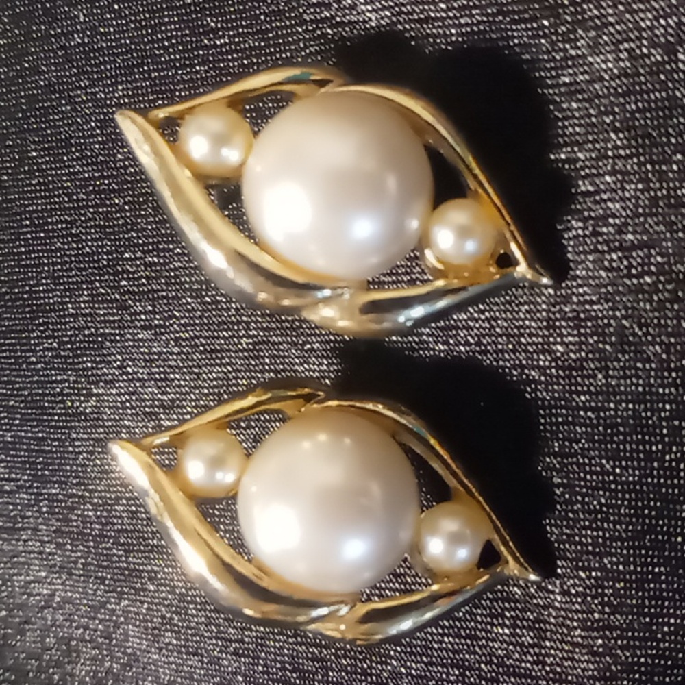 Vintage new old stock gold plated faux pearl pierced. Woolworths tags